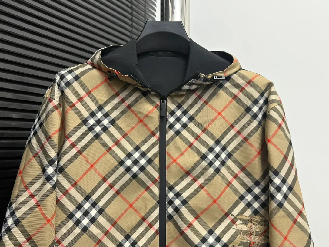 【Burberry】BBR 、 、 、 ， Breathable 、 ； Wear-Resistant . 。 、 ， ， 、 。 、 ， ： ， Classic ， ➕ ， “ ” ， ， 。 Size：S M L XL